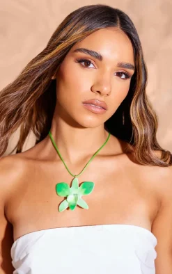 Green Ombre Flower String Necklace