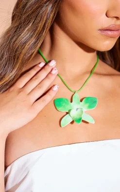 Green Ombre Flower String Necklace