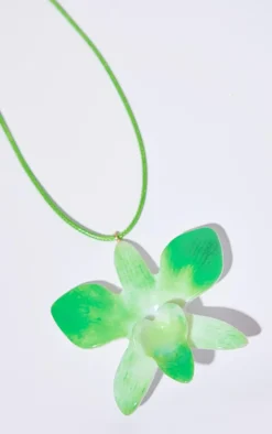 Green Ombre Flower String Necklace