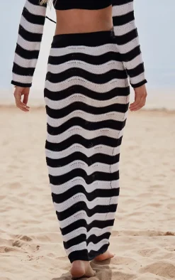 Monochrome Wave Knit Low Rise Maxi Skirt