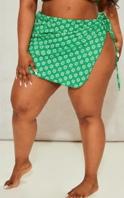 Plus Bright Green Daisy Crochet Sarong