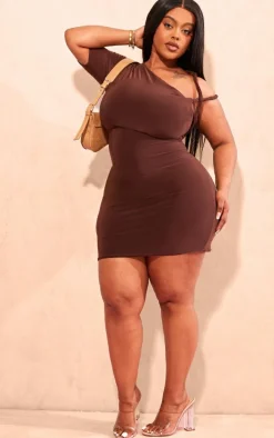Plus Chocolate Slinky Twist Shoulder Bodycon Dress