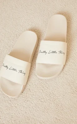 PRETTYLITTLETHING Beige Graphic Slides