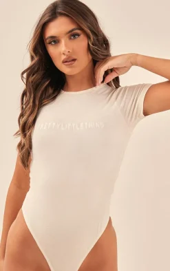 PRETTYLITTLETHING Off White Logo Short Sleeved Bodysuit