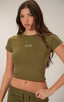PRETTYLITTLETHING Olive Badge Longline Fitted T Shirt