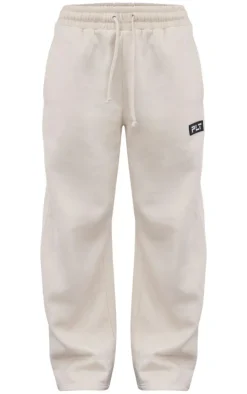 PRETTYLITTLETHING Petite Cream Badge Detail Straight Leg Sweatpants