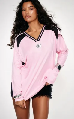 PRETTYLITTLETHING Pink Studio Mode Long Sleeve Football Shirt
