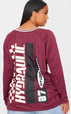 PRETTYLITTLETHING Plus Burgundy Studio Mode Long Sleeve Football T-shirt