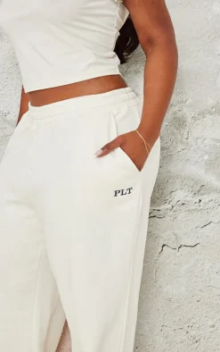 PRETTYLITTLETHING Plus Cream Contrast Embroidery Low Rise Wide Leg Sweatpants