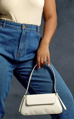 PRETTYLITTLETHING Plus Indigo Blue Wash High Rise Mom Jeans