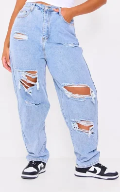 PRETTYLITTLETHING Plus Light Wash Ripped Mom Jeans