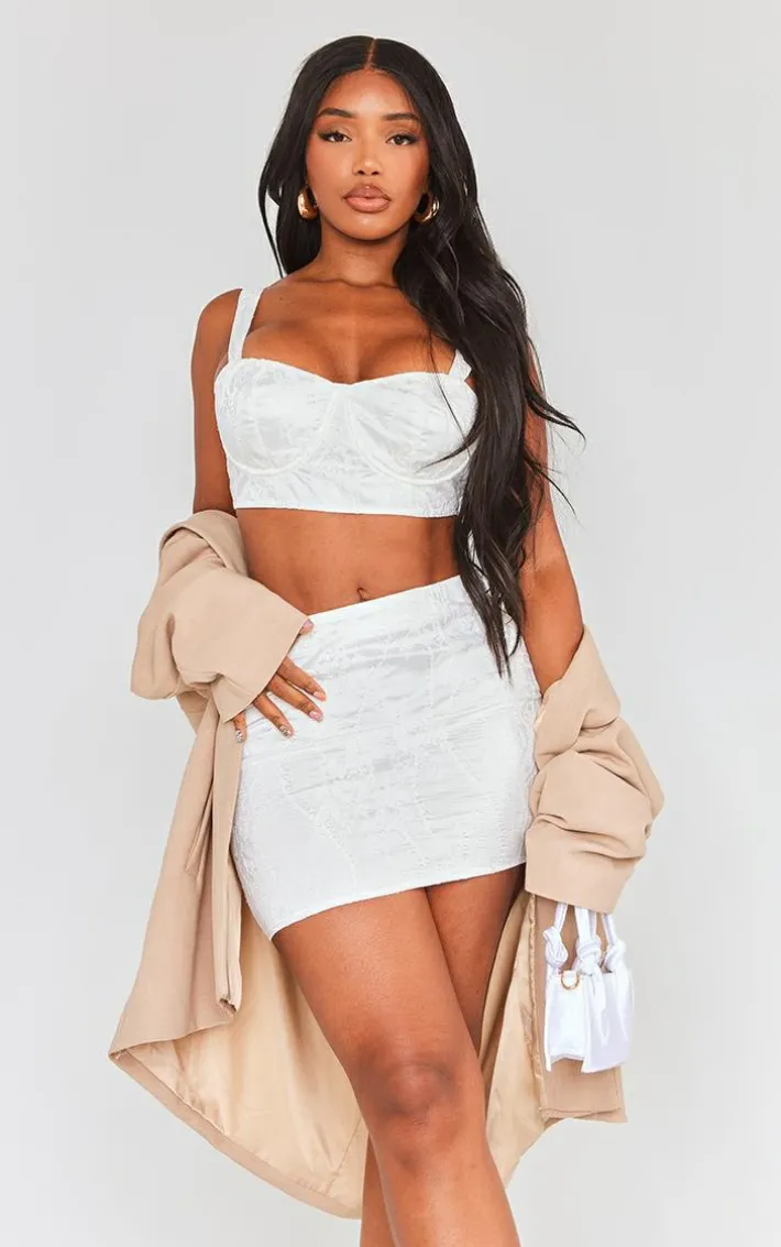 Shape White Embroidered Low Rise Mini Skirt