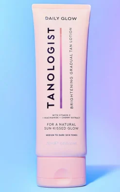 Tanologist Daily Glow Hydrating Gradual Tan Fair Medium 250ml