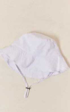 White Frayed Edge Toggle Bucket Hat